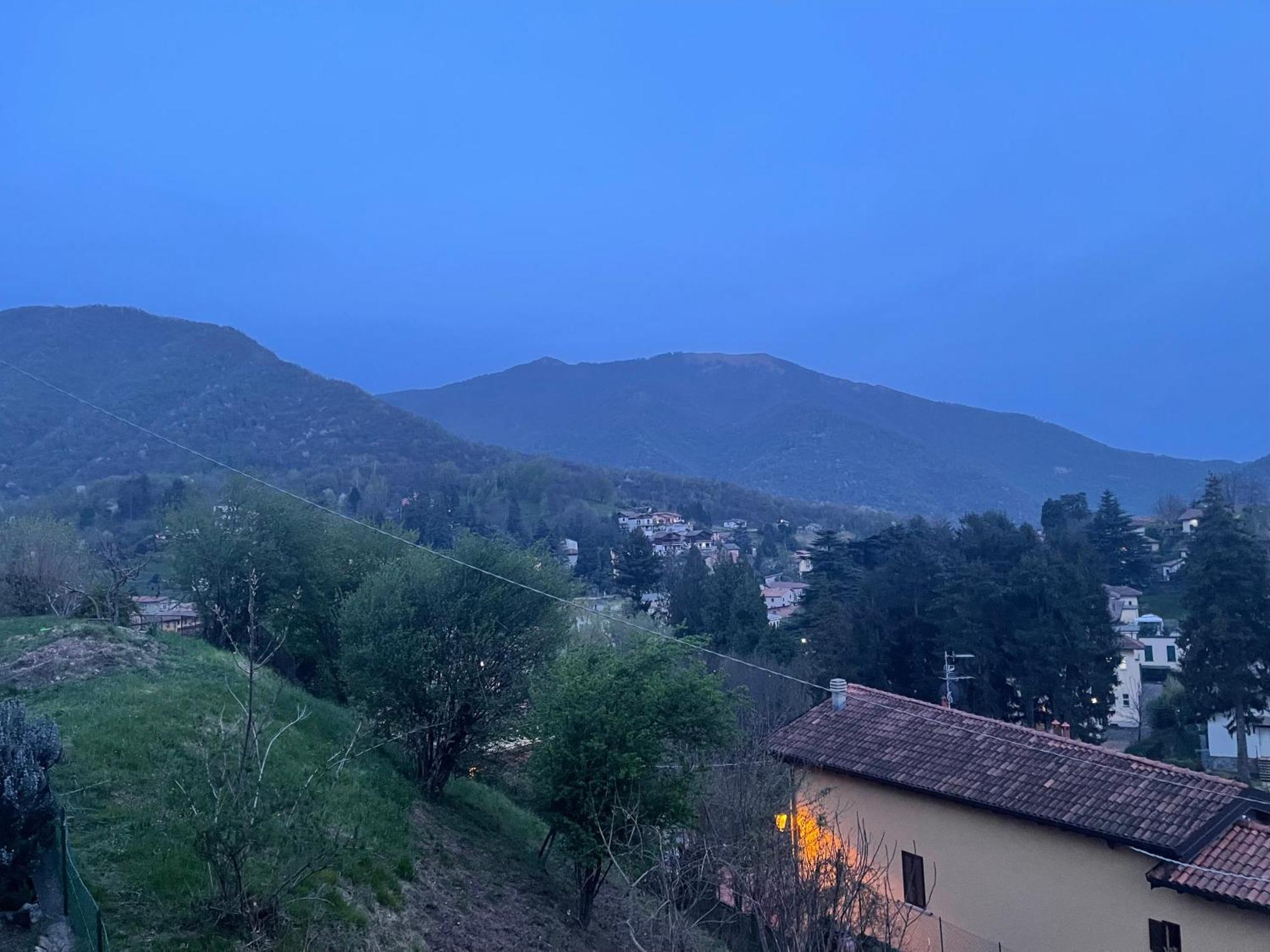 Asso Laghi Di Como Appartamento Di Licinia E Mario מראה חיצוני תמונה