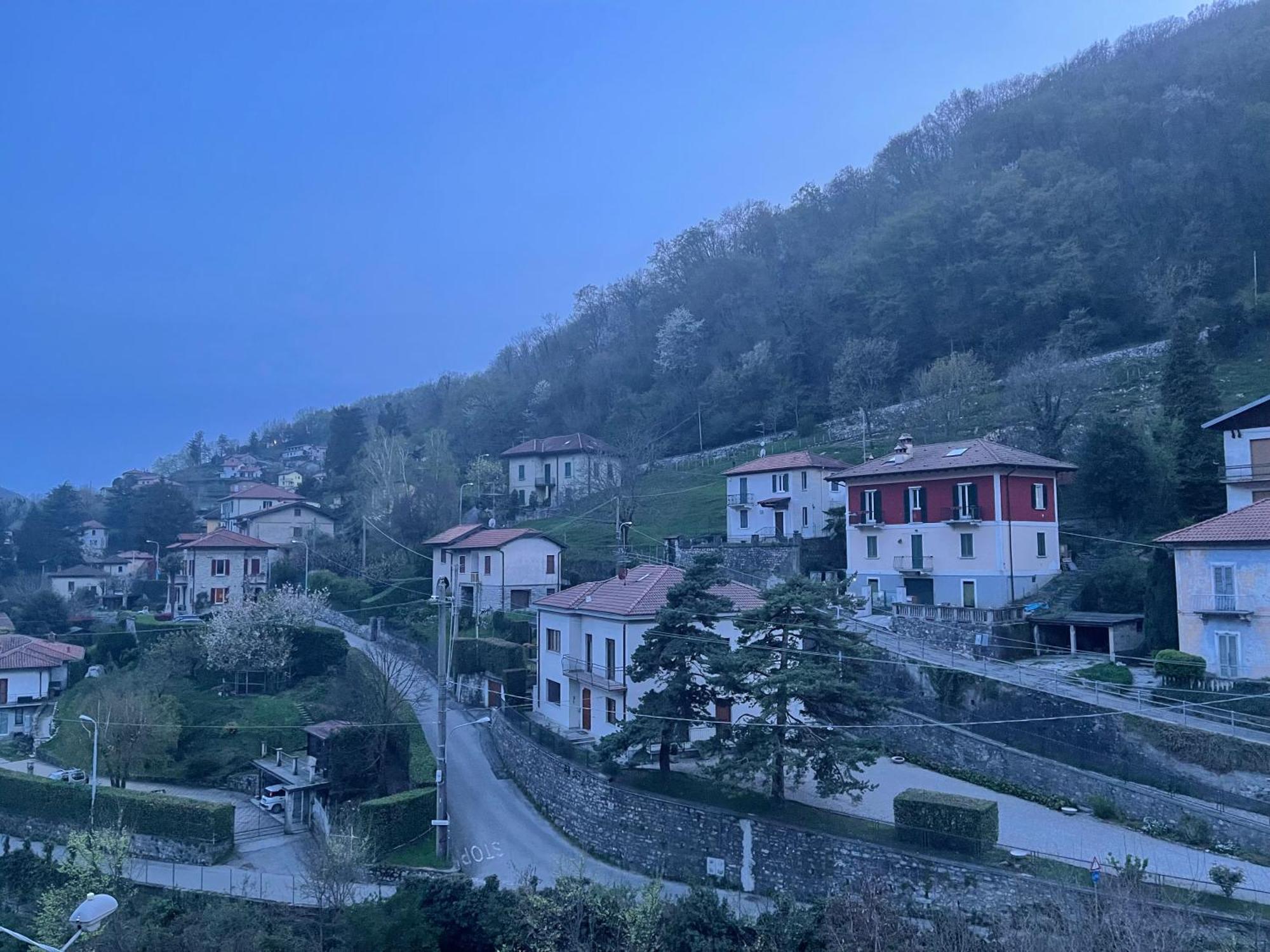 Asso Laghi Di Como Appartamento Di Licinia E Mario מראה חיצוני תמונה